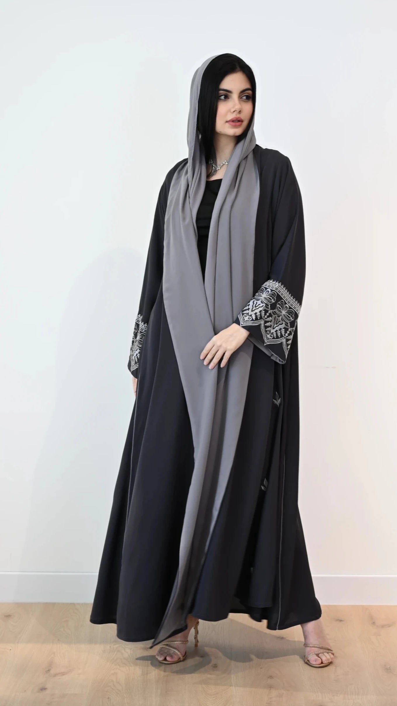 Duja Abaya in Grey