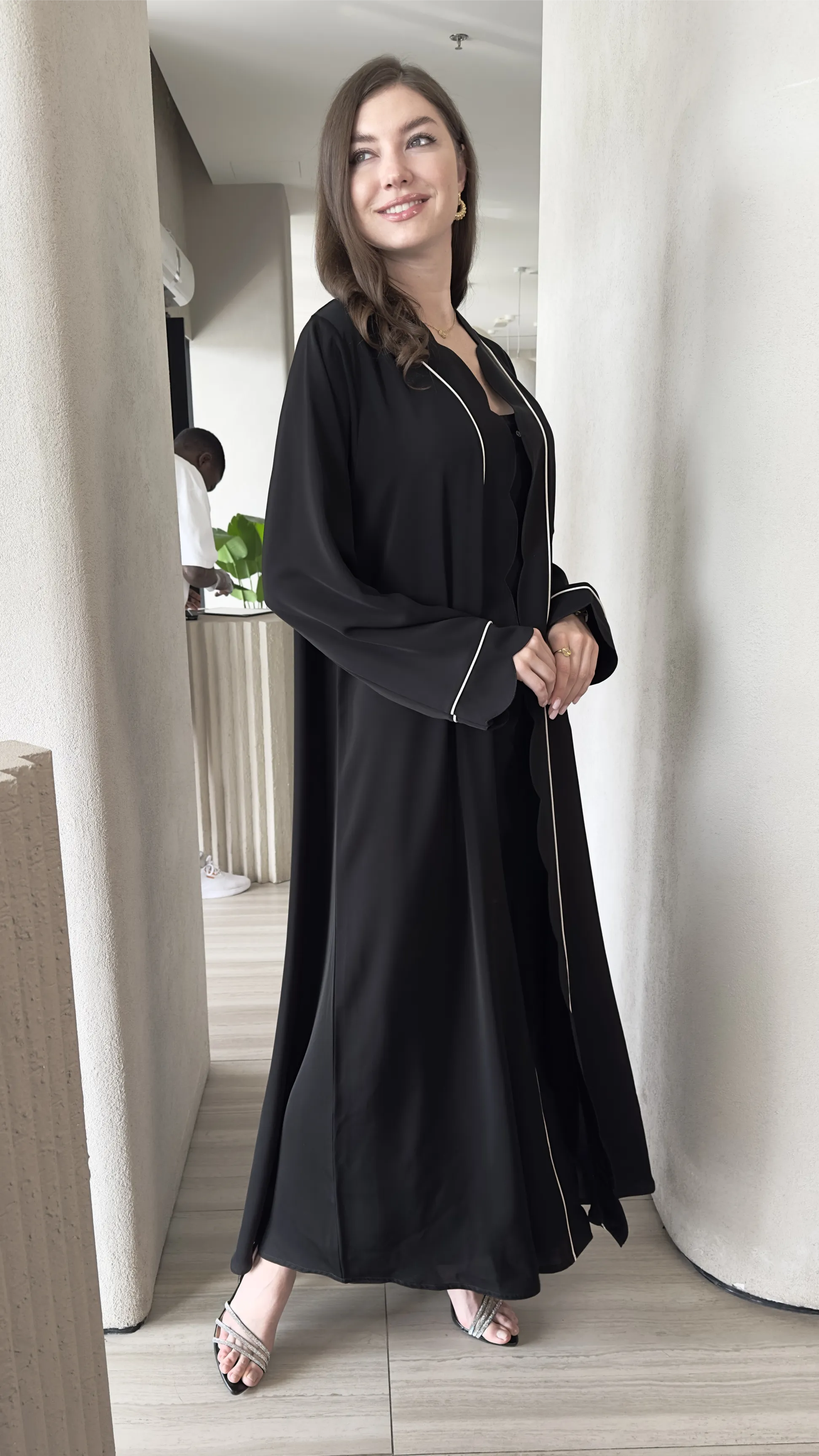 Curves Abaya - Black