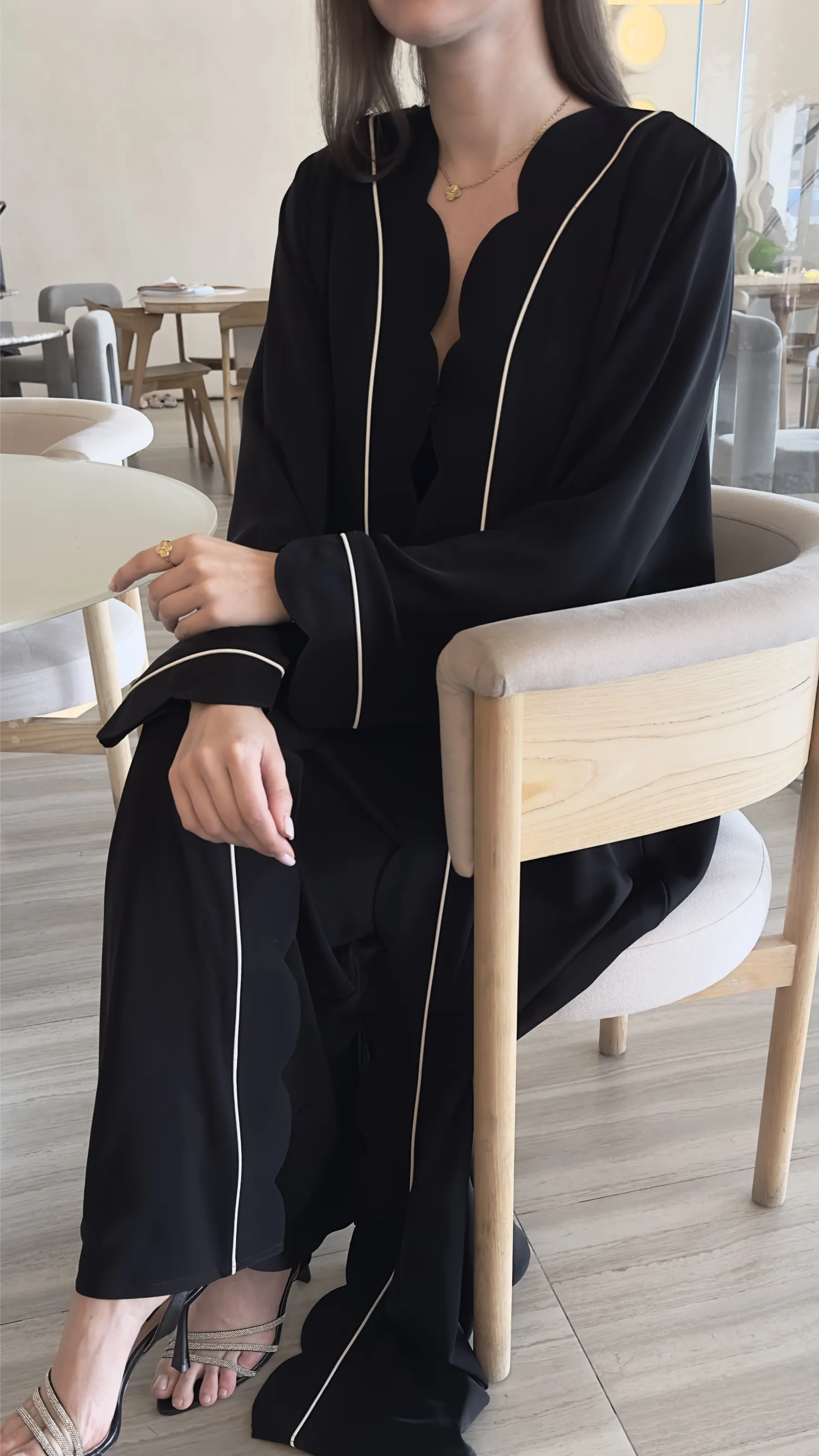 Curves Abaya - Black