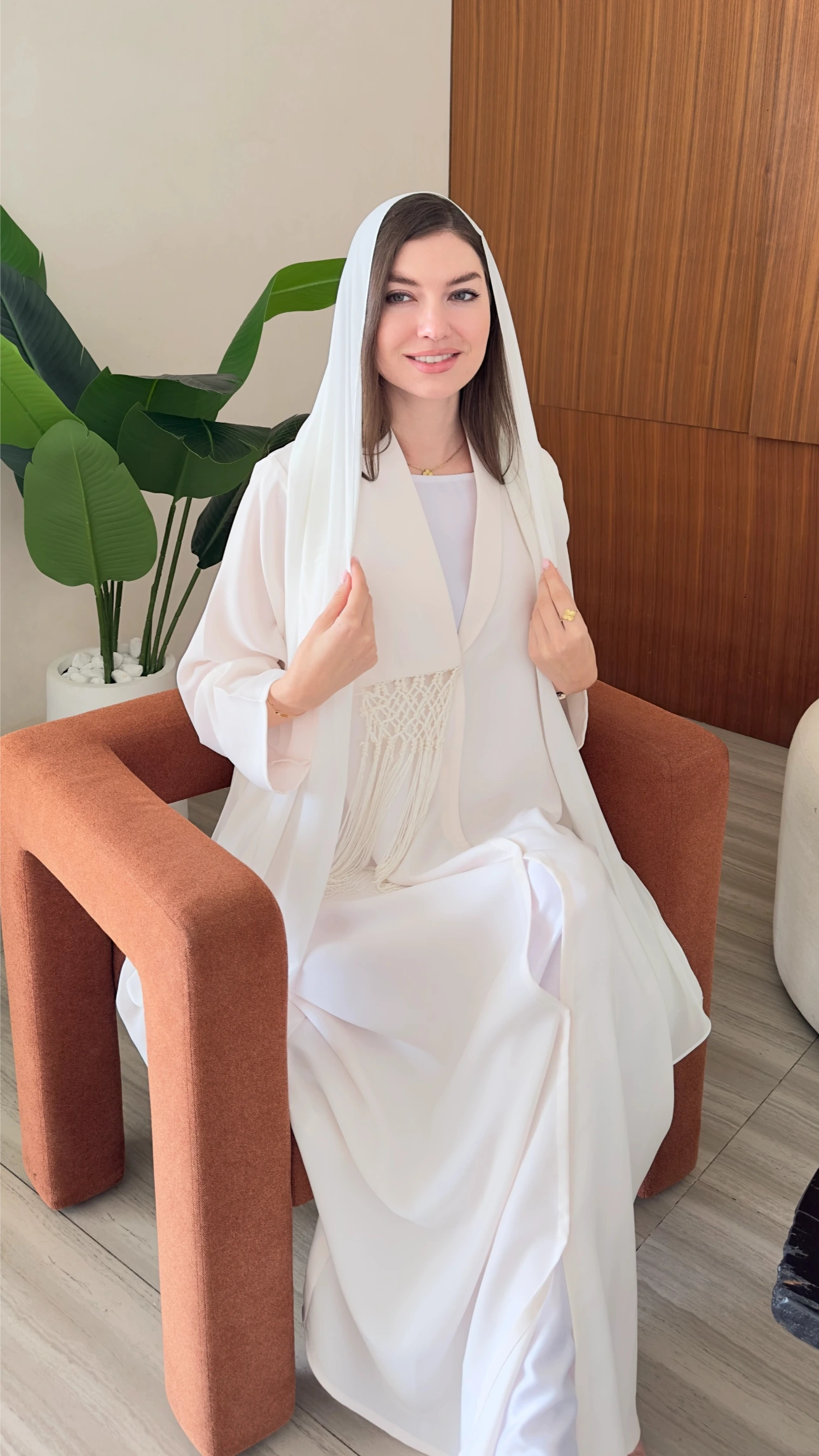 عباية ياسمينة باللونين البيرعندي والبيج - تفصيل