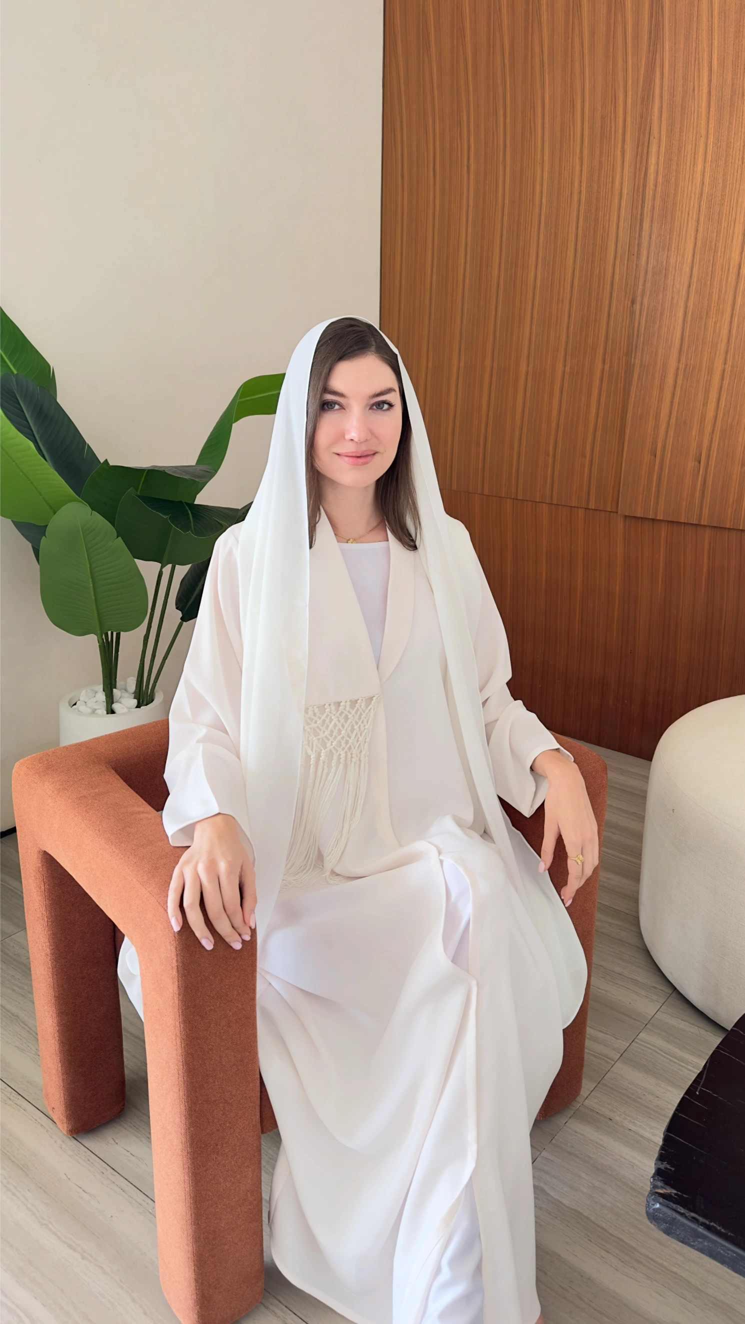 عباية ياسمينة باللونين البيرعندي والبيج - تفصيل